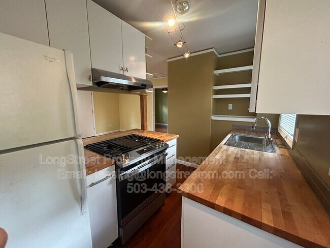 Building Photo - 4725 NE 50th Pl