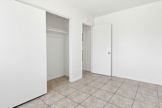 Building Photo - 851 33rd St