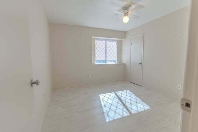 Building Photo - 9806 Cane Creek Dr