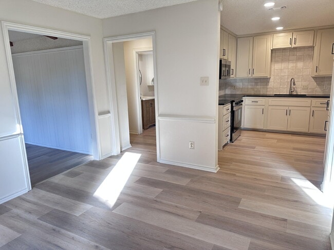 Building Photo - 2217 33rd St