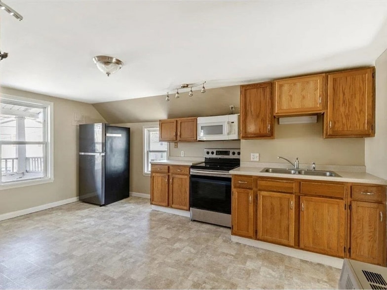 Building Photo - 92 West St