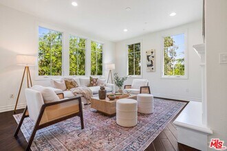 Building Photo - 6241 Crescent Park W