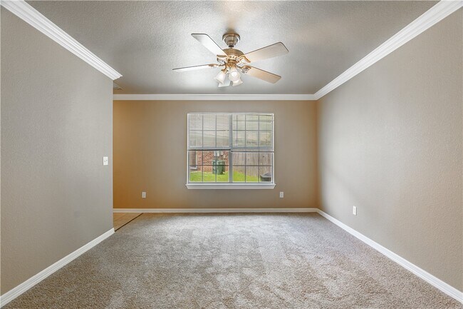 Building Photo - 56 S Woodsprings Dr