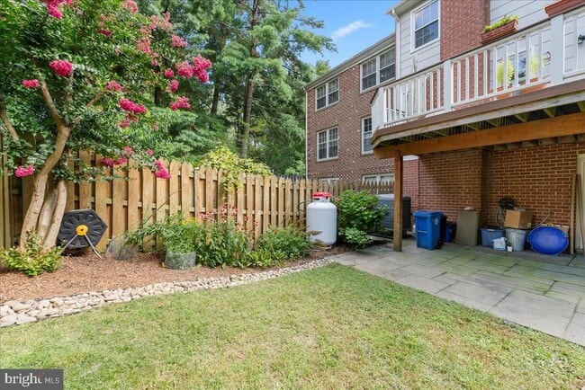 Building Photo - 7252 Greentree Rd