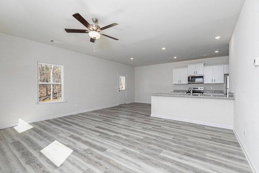 Building Photo - 664 Mackenzie Cv