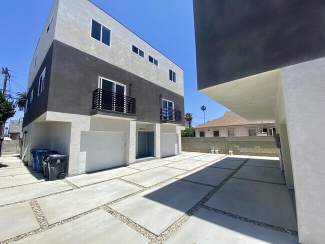 Building Photo - 4557 Pickford St