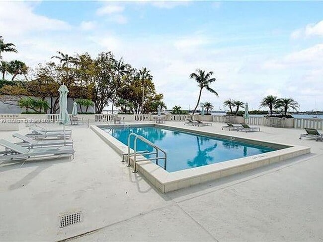 Building Photo - 5 Island Ave