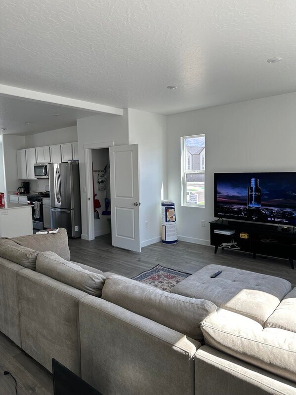 Building Photo - 1122 W 360 S