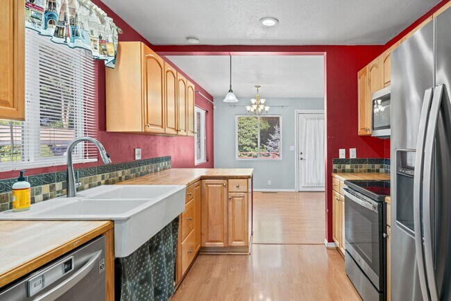 Building Photo - 1421 N 32nd St