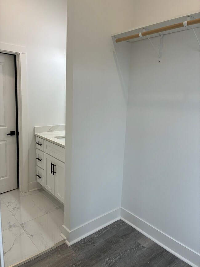 Building Photo - 1539 Lowrie St