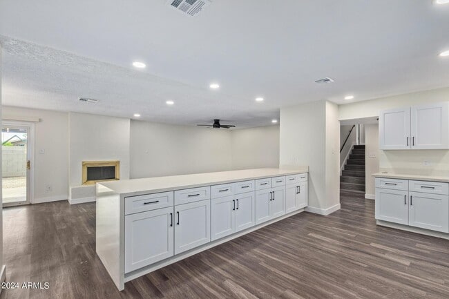 Building Photo - 4414 S Newberry Rd