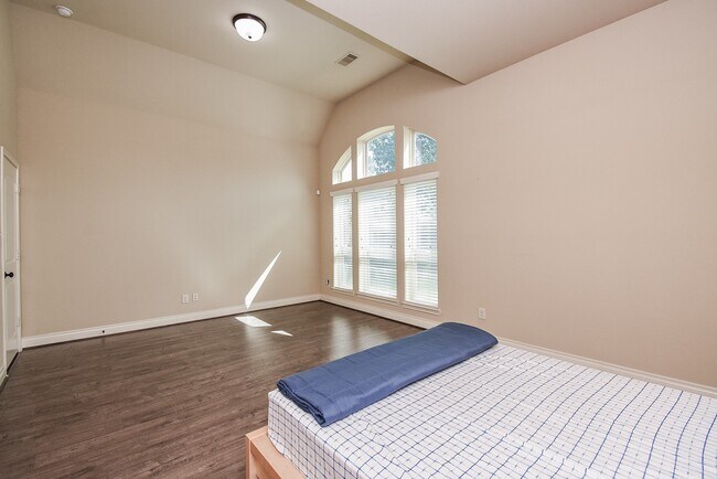 Building Photo - 2603 Night Song Dr