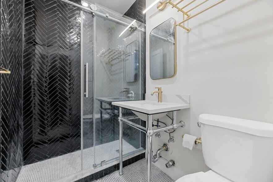 Building Photo - 138 E 38th St