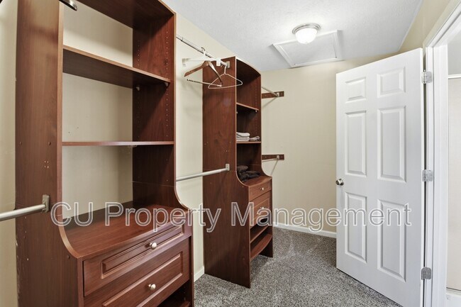 Building Photo - 2950 E Stone Creek Blvd