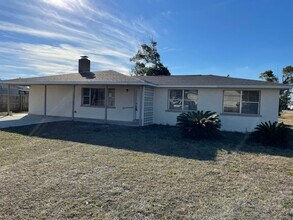 Building Photo - Beautiful home with backyard!