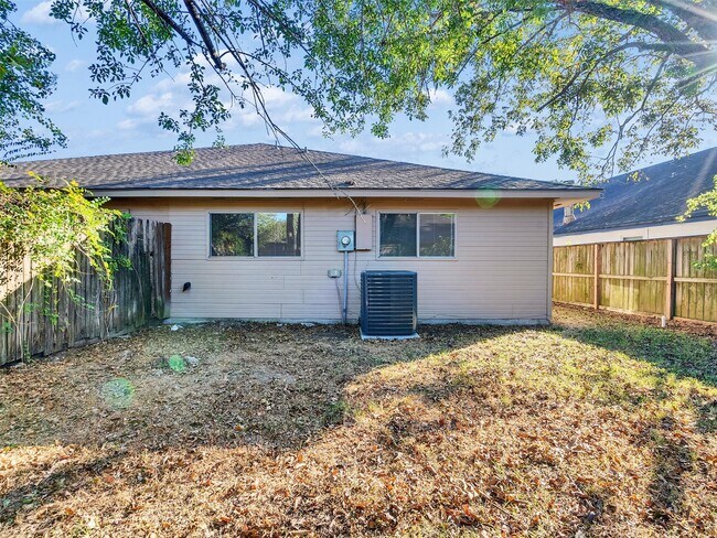 Building Photo - 22125 Diane Dr