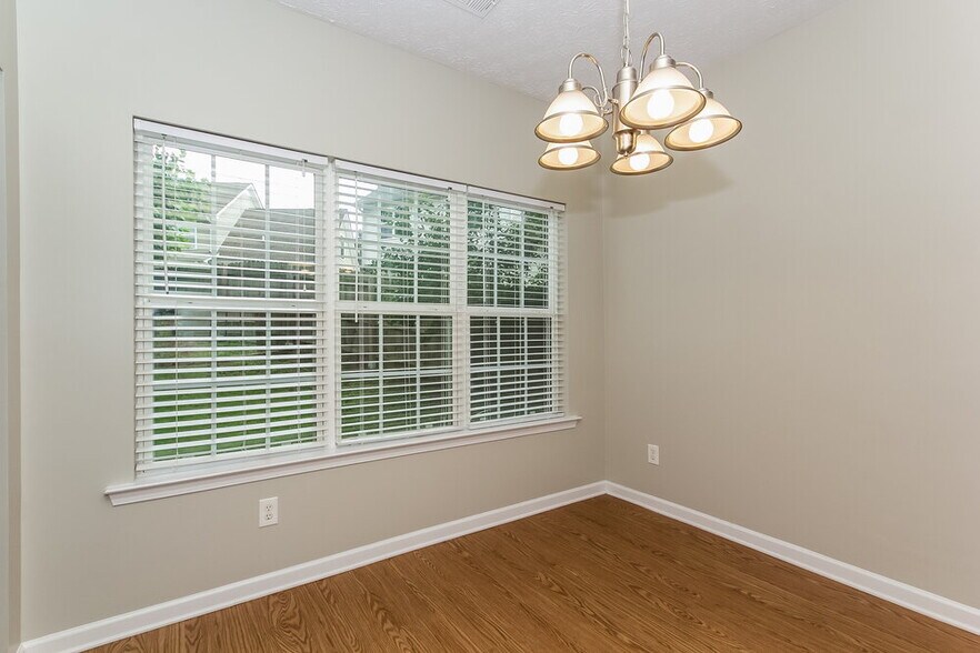 Building Photo - 64 Crescent St