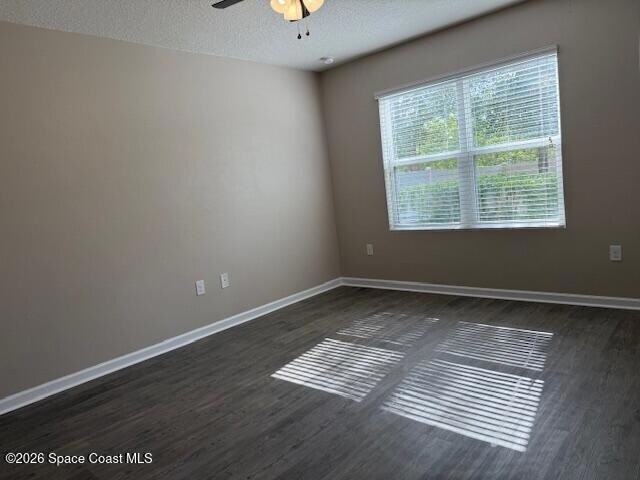 Building Photo - 323 Moray Dr