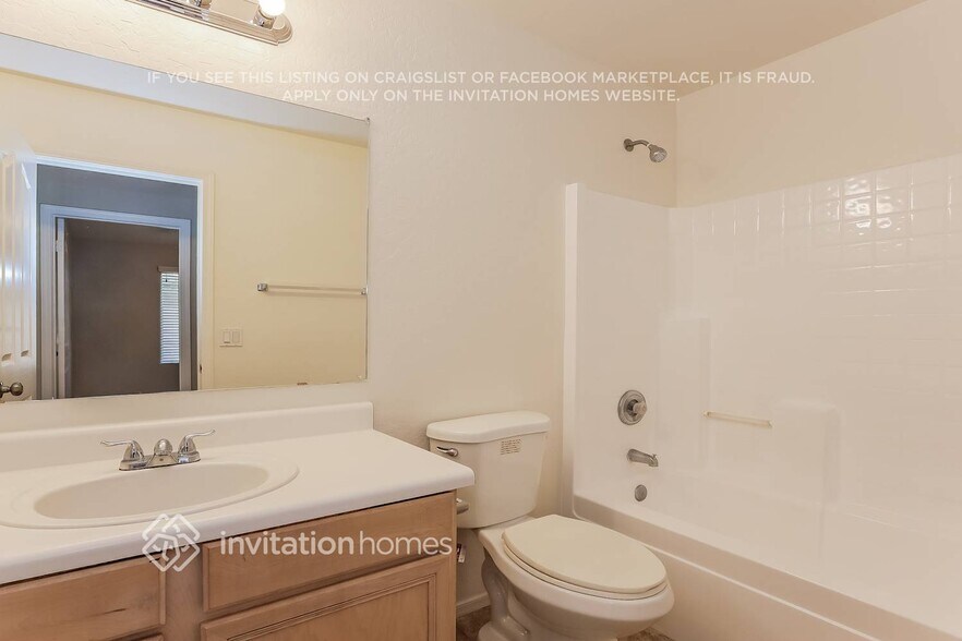 Building Photo - 10939 E Diamond Ave