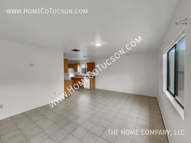 Building Photo - 750 W 41st St