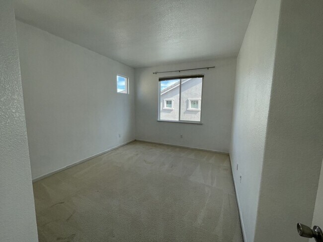 Building Photo - 1348 Encore Dr