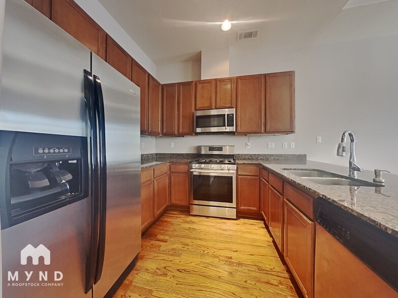 Building Photo - 3838 Center St