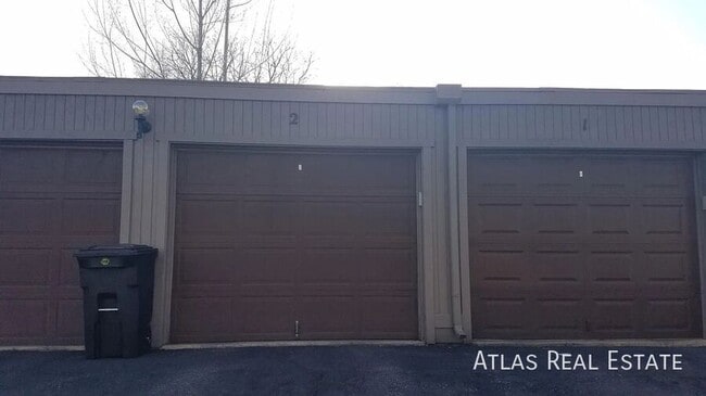 Building Photo - 1101 S Yosemite Way