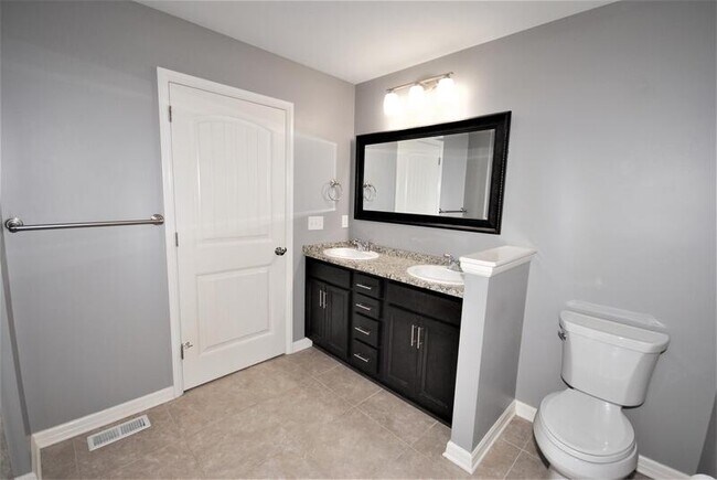 Building Photo - 4821 E Highland Pkwy