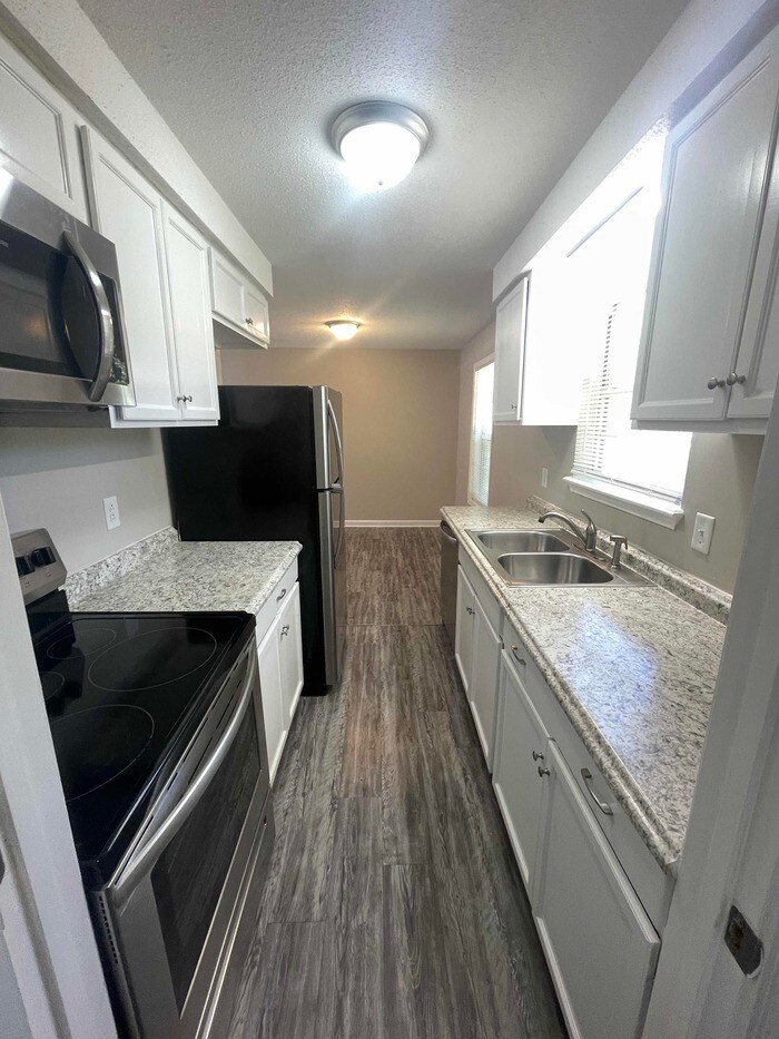 Building Photo - 641 Miles Ct