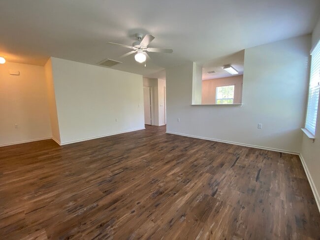 Building Photo - 4 Bedroom in Thaxton Place