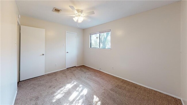 Building Photo - 1004 Verde Dr