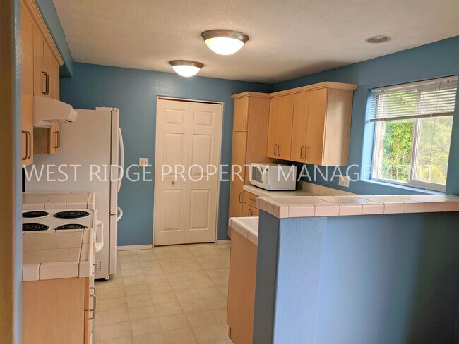 Building Photo - 519 SW 207th Ave