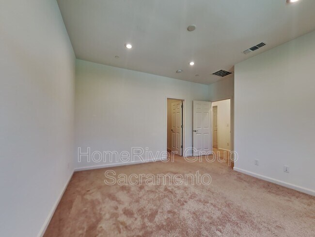 Building Photo - 1169 Knox Way