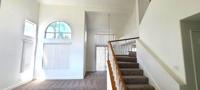 Building Photo - Single Family House -- 4 Bedrooms + 2.5 Ba...
