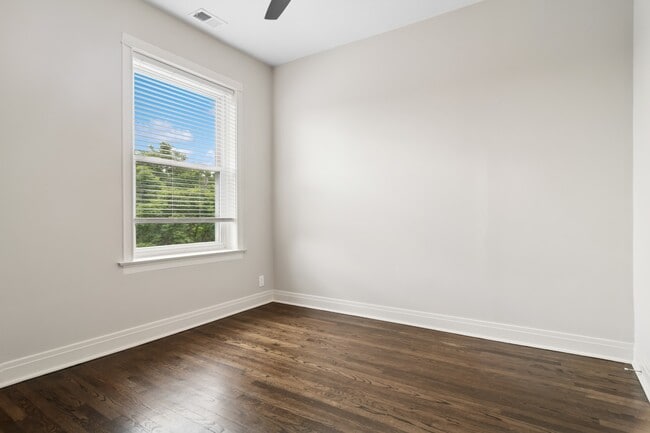 Building Photo - 1408 W Belle Plaine Ave