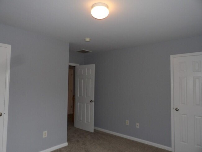 Building Photo - 4128 Horseshoe Rd N