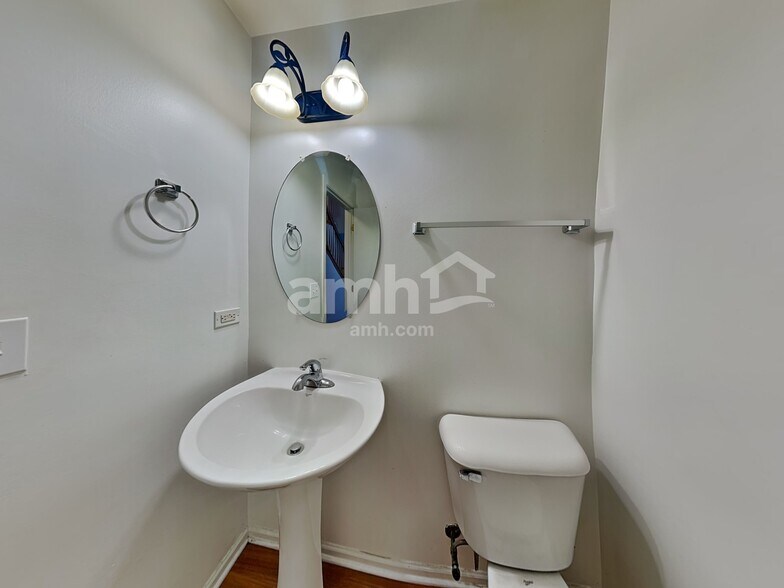 Building Photo - 1906 Landings Ct