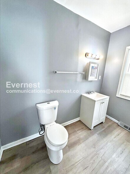 Building Photo - 3443 Regent Rd