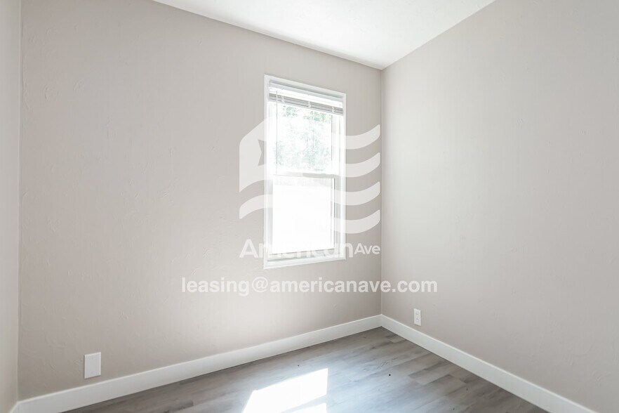 Building Photo - 2005 N Elmer St