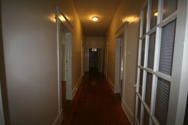 Building Photo - Spacious 3 Bedroom 2 Bath Trinity Park Hou...