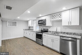 Building Photo - 3158 Westover Dr SE