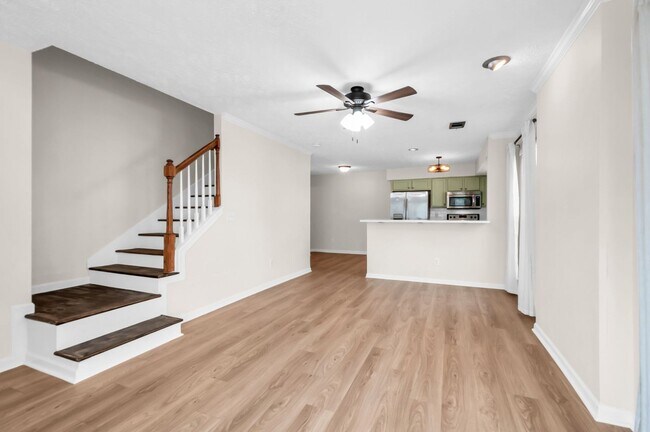 Building Photo - 426 Compton Ln