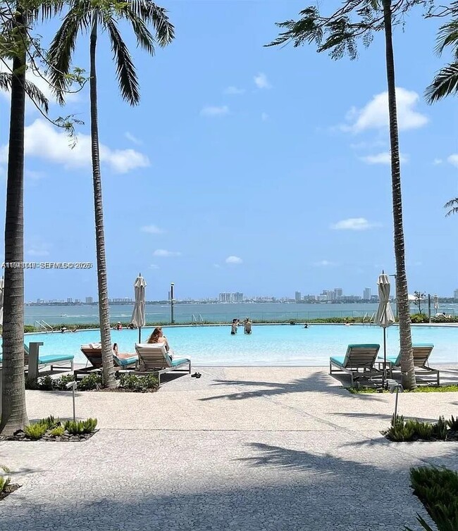 Building Photo - 650 NE 32nd St