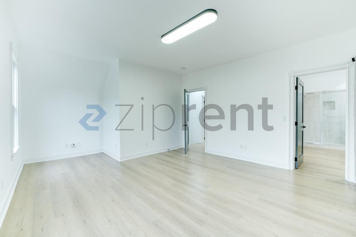 Building Photo - Unit n/a