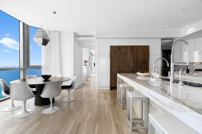Building Photo - 17749 Collins Ave