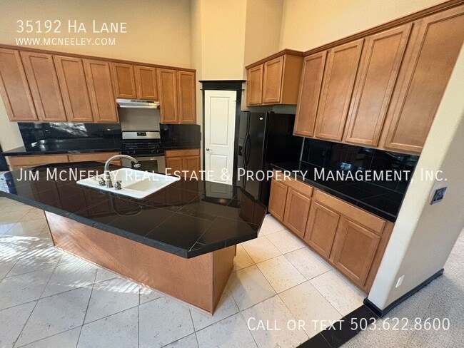 Building Photo - 35192 Ha Ln