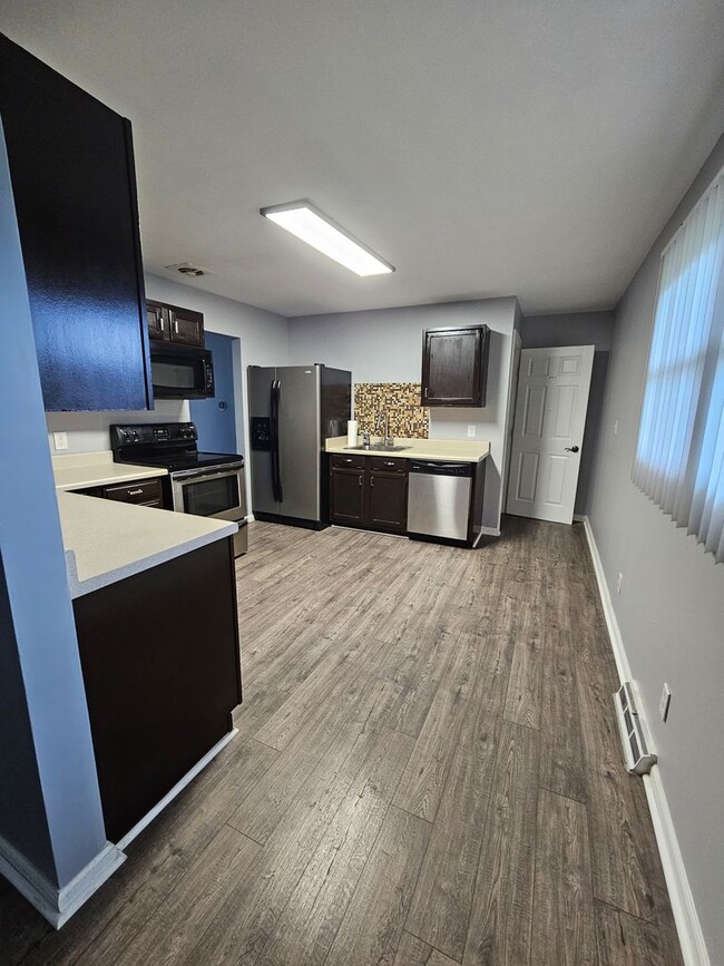 Building Photo - EDGEWOOD - SINGLE FAMILY RANCHER