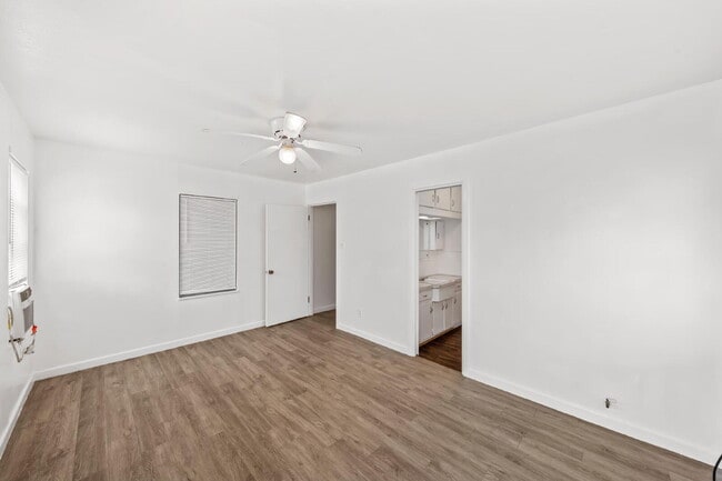 Building Photo - Updated 1-Bed Apartment with Private Entry and Huge Storage Room