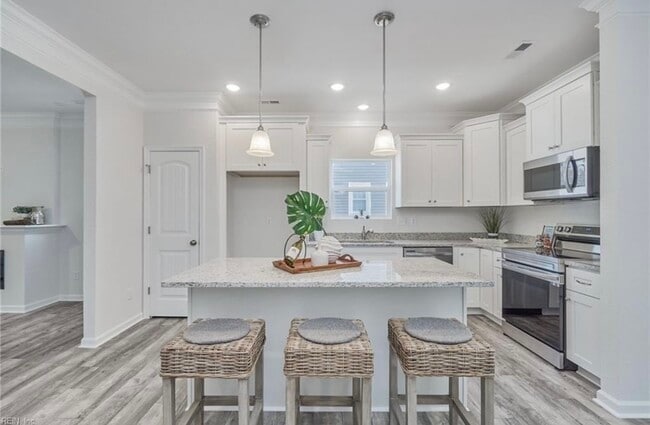 Building Photo - 1540 Beekman St