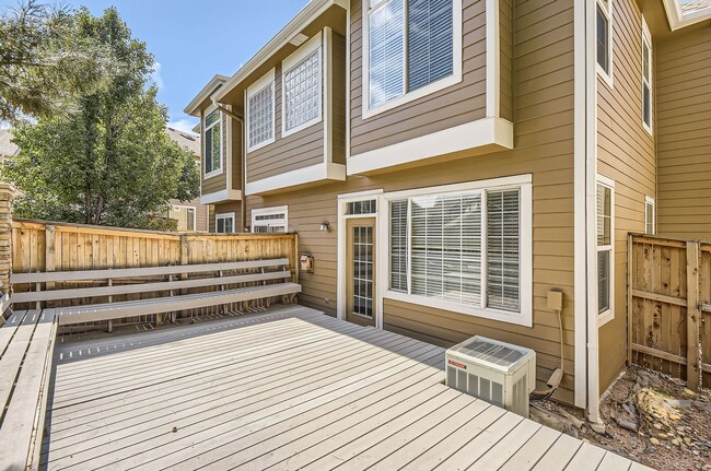 Building Photo - Evolve Real Estate: Spacious 2 Bedroom + L...